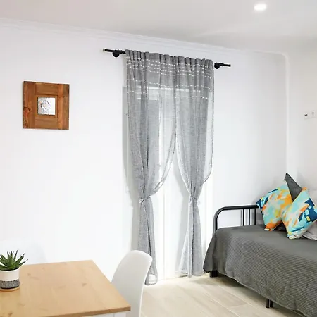 Casa Do Azulejo - Orange Peniche