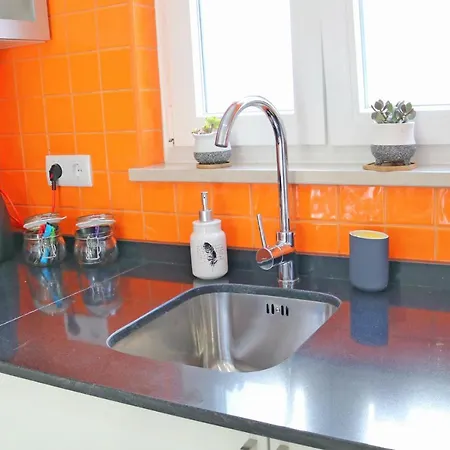 Casa Do Azulejo - Orange Peniche